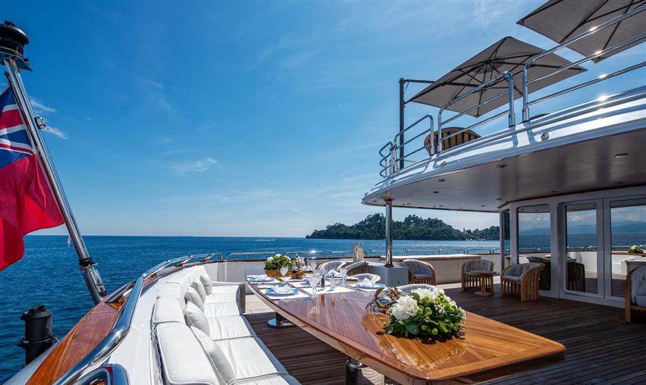 Saiba mais sobre o iate de luxo em que Lady Di passou seu último verão